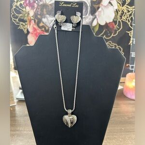 NWT necklace and earring set
